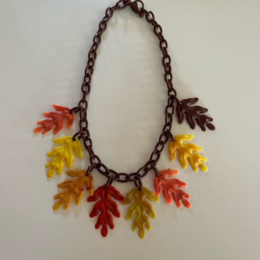 Vintage plastic oak leaf charm Necklace